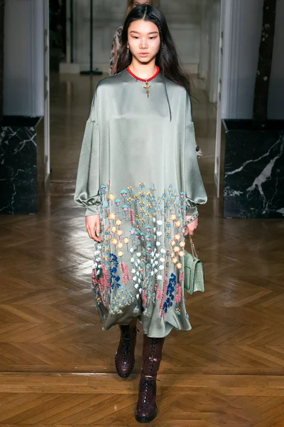 Look 19